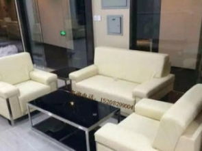 成都辦公家具廠家直銷 屏風辦公桌、電腦工位桌及木制家具選購指南